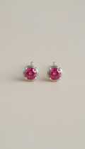 Pendientes stud de oro blanco 18k y rubíes 2,8 Ct